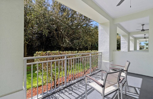 Doral Condo | Sleep, Golf, Repeat–King Studio w Kitchen in Doral
