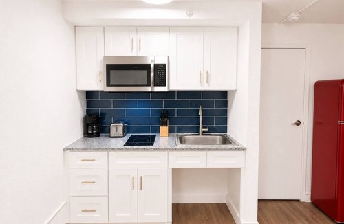 St. Johns Apartment | Sleepover | Cozy Studio + Gym - Austin TX