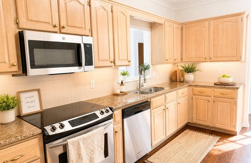 Fairbanks House | Sleeps 10 comfortably additional sleep space up to 4 temporary beds per request.
