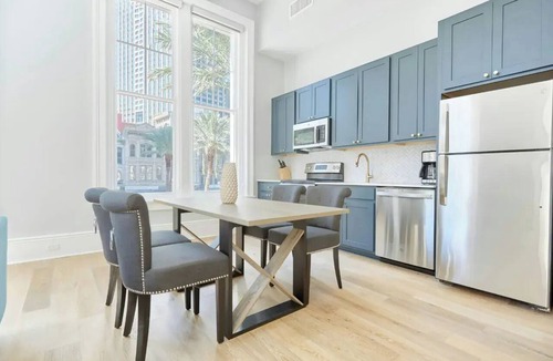 French Quarter Hotel | Sleeps 16 | 4 Units, Steps to the French Quarter | The Harlequin by AvantStay