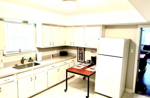 South 7th Ward House | Sleeps 16 Bring the Family Walk to Bourbon Street!