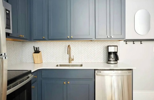 French Quarter Hotel | Sleeps 26 | Steps to French Quarter Entire Floor | The Harlequin by AvantStay