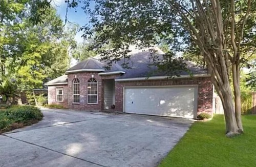 April Sound House | Slice of Paradise at Nora's Lake House near Conroe with private Pool and SPA!