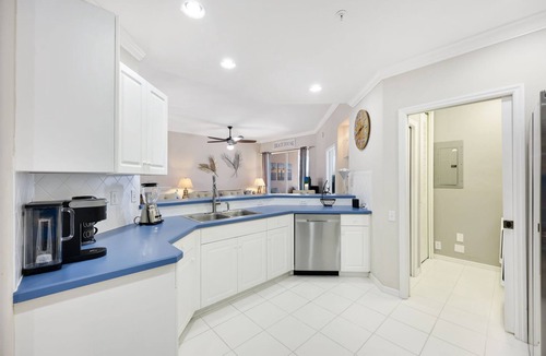 Tropical Cove Condo | Slumber Beach at Lexington CC Lake Village