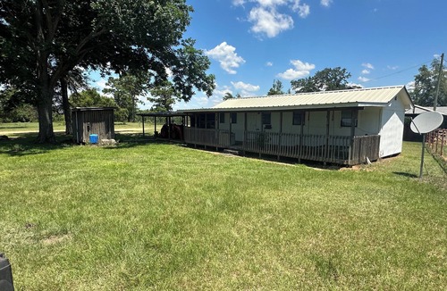 Sneads House | Small Country Home on Private FarmnIn City Limits of Sneads