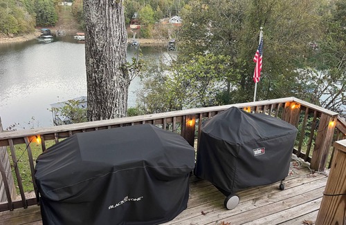 Crane Hill Cottage | Smith Lake waterfront retreat w/hot tub, game room & private dock, sleeps 10