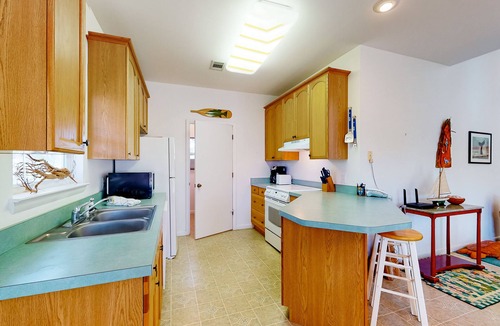 Sea Palm Village House | Snowbird-friendly home near the beach with deck, outdoor shower, W/D