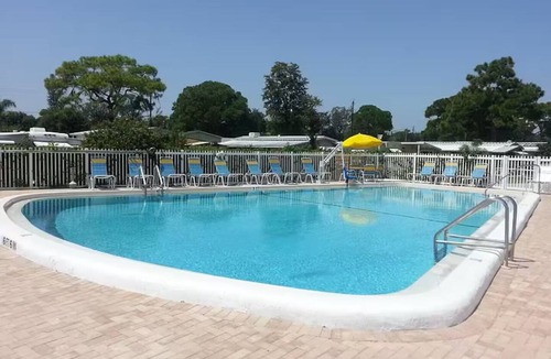 Bayshore Gardens Cottage | Snowbird Retreat in Beautiful Bradenton Florida!