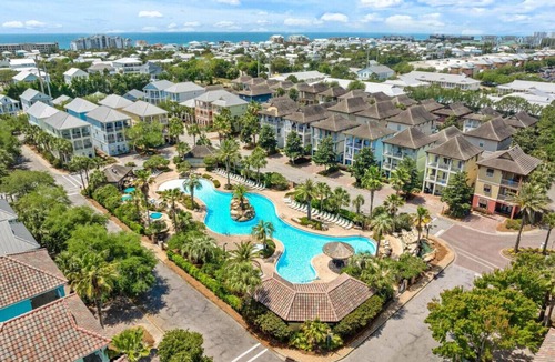 Villages of Crystal Beach House | So Stinkin Cute · Lagoon Pool & Hot Tub, Pac-Man & Beach Paradise