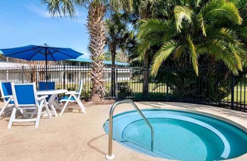 Daytona Beach Hotel | Soho Inn & Suites