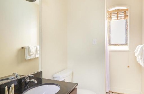 Arts/Warehouse District Apartment | Sonder at Constance Lofts