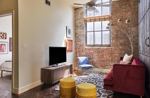 Arts/Warehouse District Apartment | Sonder at Constance Lofts
