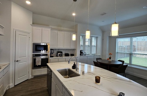 Wylie House | Songbird Luxury Retreat — a Modern 4BR Getaway in Wylie, Near Lake Lavon