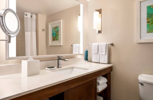Park Shore House | Sophisticated Suite with Shuttle to Clam Pass Beach | Outdoor Pool