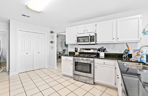 Navarre House | Sound-front beauty minutes from beach & pier with private washer/dryer & patio