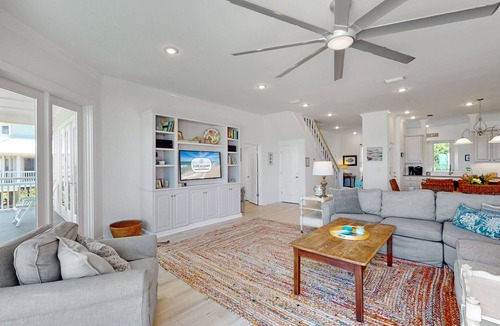 Plantation House | Sounds of Summer: Gorgeous Beachfront 5 Bedroom Home- Sleeps 16, Pet Friendly!