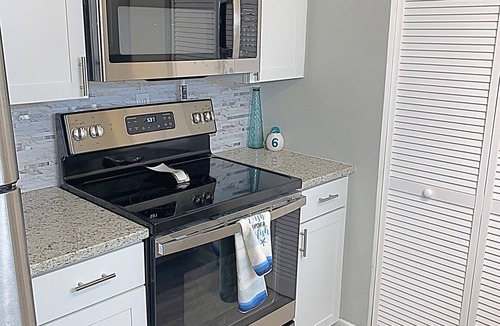 Mary Esther Condo | Soundside 2 Bedroom Condo - Pool & fishing dock
