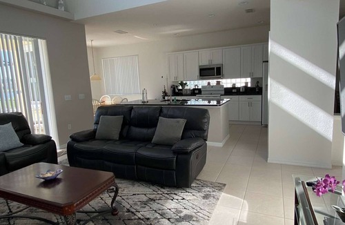Sunset Lakes House | South Facing, prime lake front home, 10 minutes from Walt Disney World® Resort!