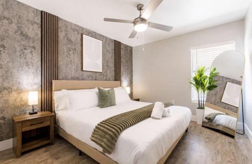 Beach Park Apartment | South Tampa Oasis Pool Gym & King Suites