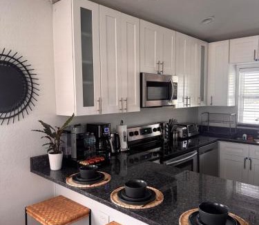 North Hyde Park House | South Tampa Pet Friendly Home with Office & Yard