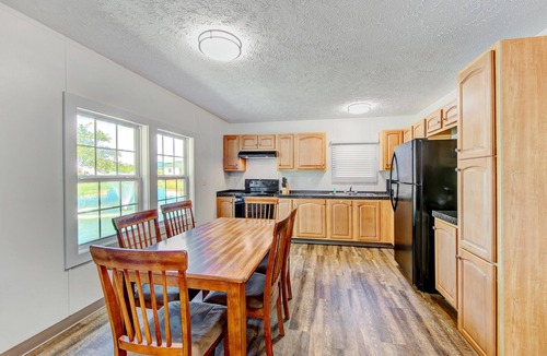 Golden Meadow Cabin | Southern Breeze Lodge