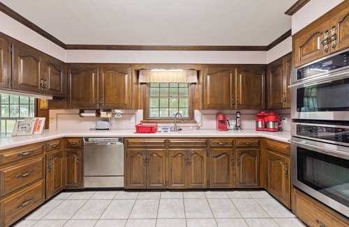 Broussard House | Southern Charm in the Heart of Cajun Country 3BR Home Sleeps 8
