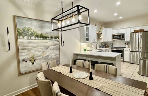 Oxford House | Southern Comfort 1/2 Mile to Square – Perfect for Game Days & Getaways