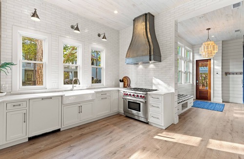 Watercolor House | Southern Grace - 4bd Luxury Home | Golf Cart, Bikes, Walk to Beach Club