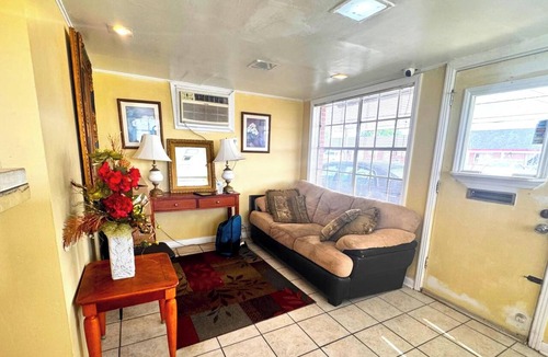 Lake Village Hotel | Southern Inn Lake Village Near Greenville MS 1