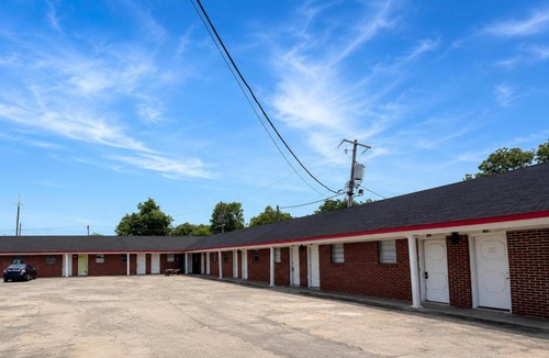 Lake Village Hotel | Southern Inn Lake Village Near Greenville MS 1