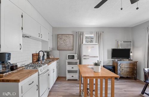 Uncertain House | Southern Pearl Waterfront Charm -Kayaks & Canoes