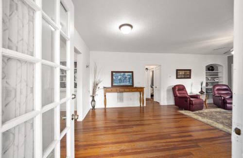 Ocala House | Southern Porch Life 4-B 2-Bath Pet Friendly