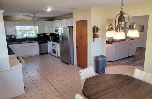 Lillian House | Southern Wind House in quaint & cozy Lillian, ALnFREE Boat Storage