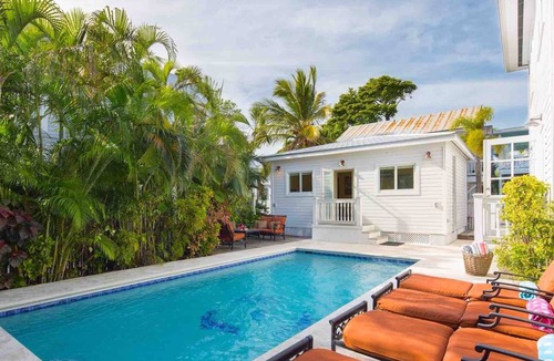 Uptown - Upper Duval House | *SOUTHERNMOST HOSPITALITY V* 5BR/5BA & Pool + LAST KEY SERVICES.