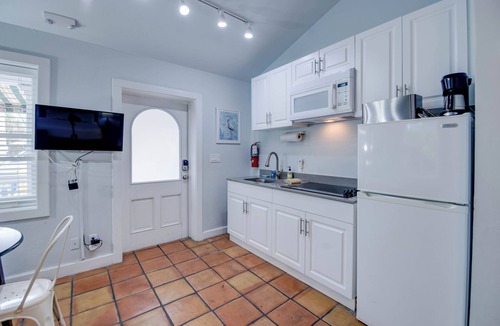 Uptown - Upper Duval House | Southernmost Sanctuary | Vibrant Oasis Near Duval! Perfect for Groups!