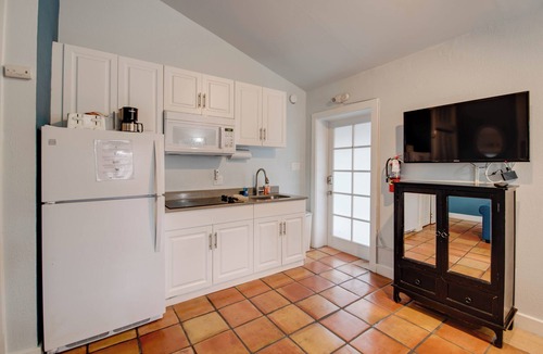 Uptown - Upper Duval House | Southernmost Sanctuary | Vibrant Oasis Near Duval! Perfect for Groups!