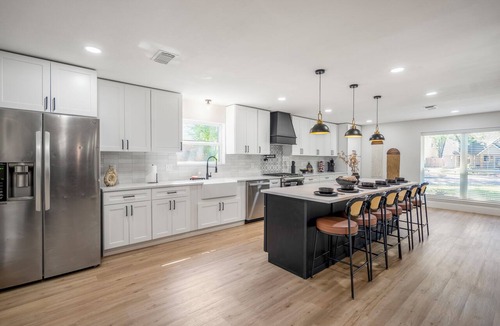 Garden Oaks House | Spa&Hot Tub, BBQ, Firepit, Gameroom, Western Boots
