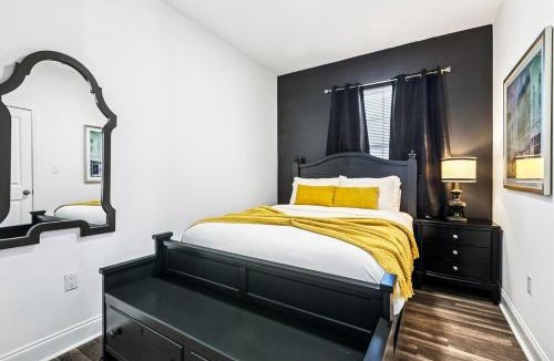 Saint Claude Apartment | Spacious 10BR NOLA Home, Perfect for Groups, King bed
