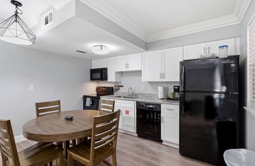 Faubourg Marigny Apartment | Spacious 11BR Frenchmen Street stay with shared pool, hot tub, parking, and easy walk to the French Quarter.