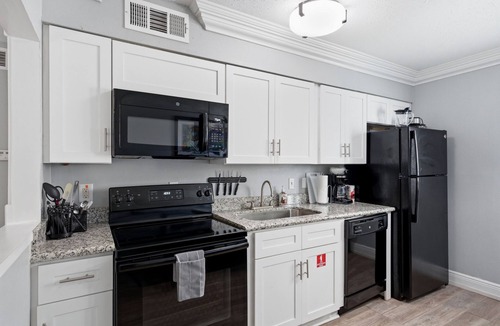Faubourg Marigny Apartment | Spacious 11BR Frenchmen Street stay with shared pool, hot tub, parking, and easy walk to the French Quarter.
