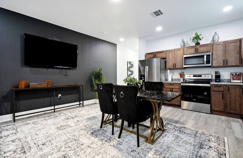 Saint Claude Apartment | Spacious 15-bedroom listing in New Orleans