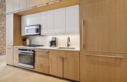 Tulane - Gravier Apartment | Spacious 1BR Apartment near UMC Medical Center w/Parking