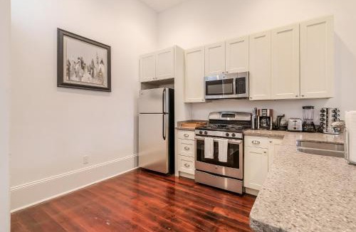 Faubourg Lafayette Apartment | Spacious 2BR in Prime Garden District Location w Pool