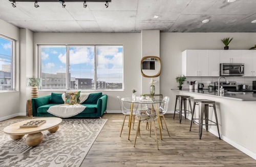 Birmingham Apartment | Spacious 2BR Retreat– Perfect for Tropicana Events