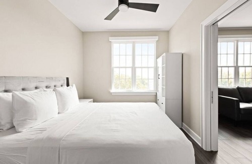 New Orleans Hotel | Spacious 2BR Suite Near Bourbon Street Excitement