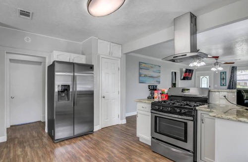 Groves House | Spacious 3 bedroom home with fenced yard