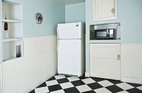 Old Town House | Spacious 3 Br Beach House, Only 1 1/2 Blocks From The Beach!