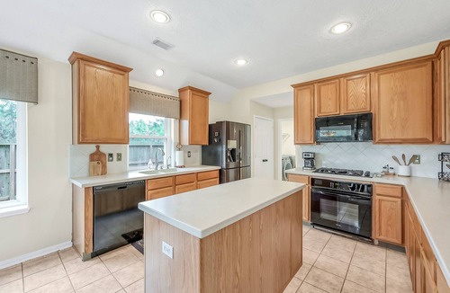 College Park House | Spacious 3BR Near The Woodlands | King Bed | Fast WiFi | Easy I-45 Access