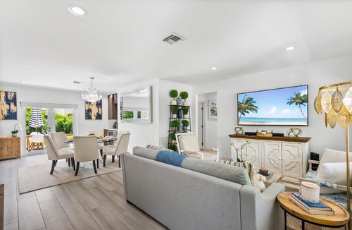Old Northwood House | Spacious 3BR Pool Home, Downtown WPB - Groups