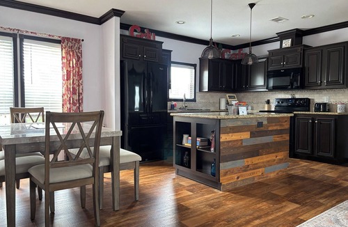 Navarro County House | Spacious 3BR Rural Home + Barn Theater One Hour from Dallas, Fort Worth & Waco